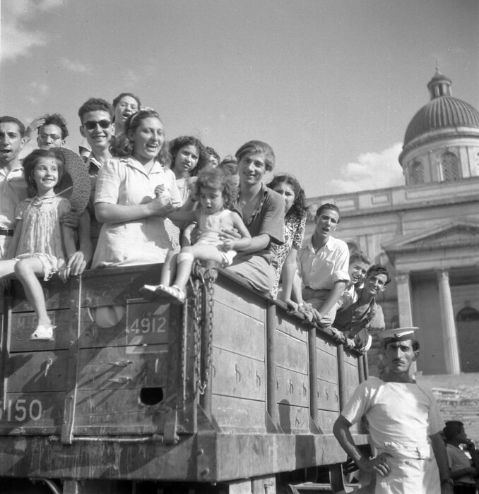 Φωτογραφίες από τη μέρα που 210 ορφανά παιδιά Ελλήνων στάλθηκαν στην Παλαιστίνη για υιοθεσία