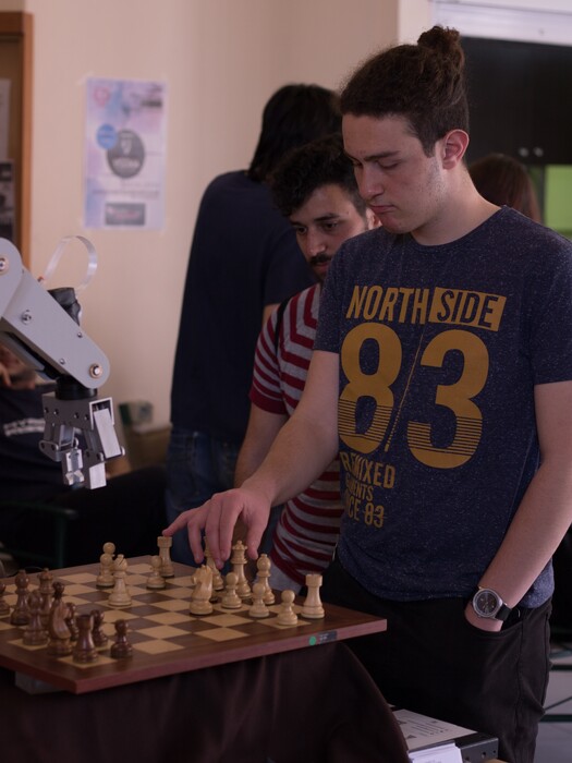 Ρομπότ που παίζει σκάκι και είναι αήττητο κατασκεύασαν φοιτητές του Πολυτεχνείου Κοζάνης