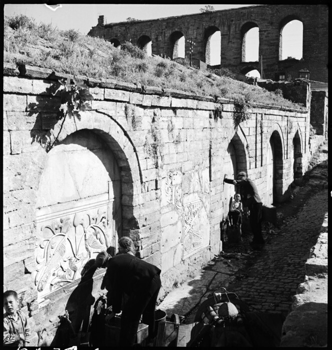 Η Βυζαντινή Κωνσταντινούπολη, 1930-1947