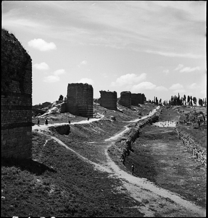 Η Βυζαντινή Κωνσταντινούπολη, 1930-1947