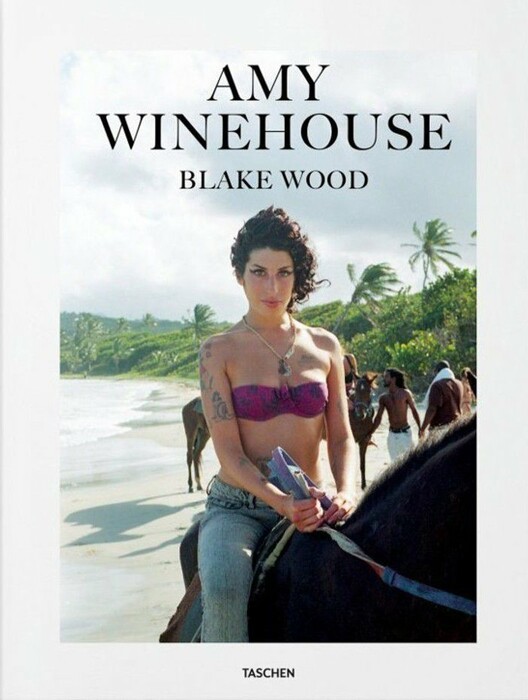 H ανέμελη Amy Winehouse μέσα από αδημοσίευτες φωτογραφίες της