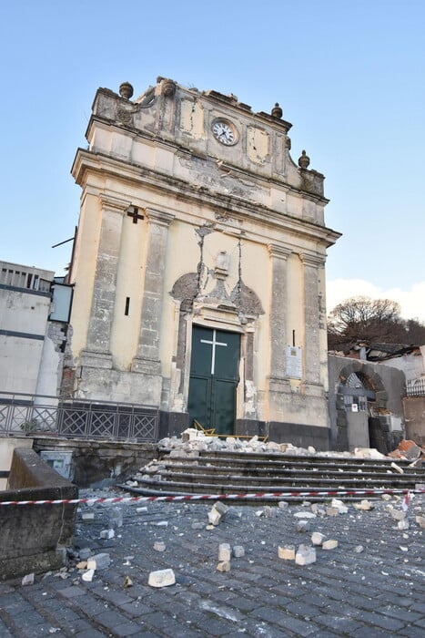 Σοβαρές καταστροφές από τον σεισμό 4,8 Ρίχτερ στην Κατάνια