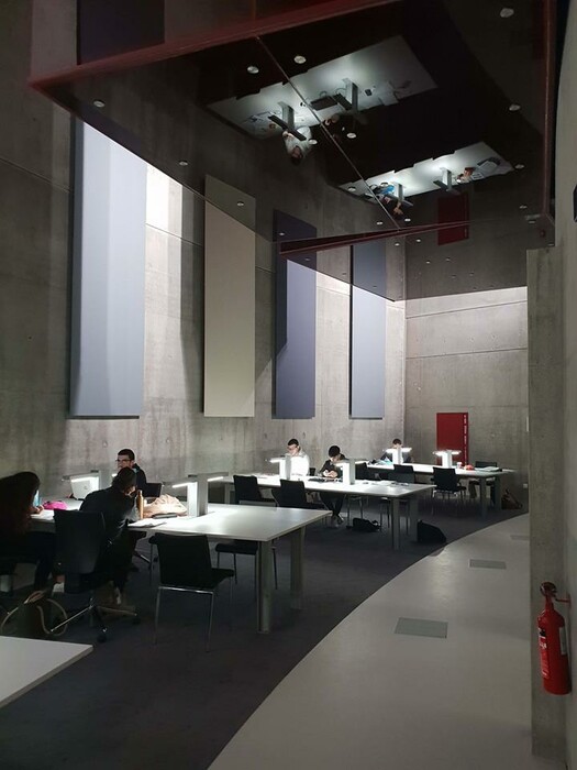 Δείτε την εντυπωσιακή, νέα βιβλιοθήκη του Πανεπιστημίου Κύπρου που σχεδίασε ο Ζαν Νουβέλ