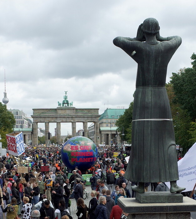 «Πρόκειται για το μέλλον μας» - Μαζικές διαδηλώσεις για το κλίμα σε τουλάχιστον 150 χώρες