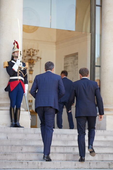 Γαλλία: Εικόνες από την υποδοχή του ζεύγους Μητσοτάκη στα Ηλύσια Πεδία από το ζεύγος Μακρόν