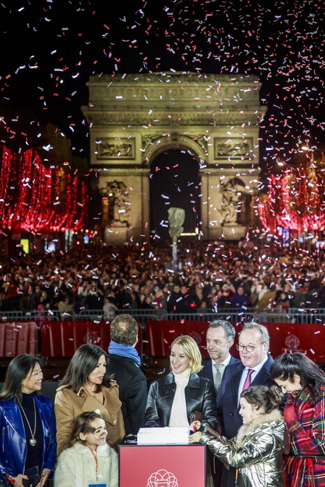 Χριστούγεννα στο Παρίσι - Η μαγική φωταγώγηση στα Ηλύσια Πεδία