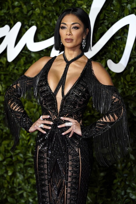 Fashion Awards 2019: Η λαμπερή Ριάνα, η κλασικά κομψή Τζούλια Ρόμπερτς και οι εντυπωσιακότερες εμφανίσεις στο κόκκινο χαλί