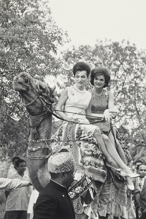 Ανέκδοτες φωτογραφίες από το ιστορικό ταξίδι της Τζάκι Κένεντι στην Ινδία και το Πακιστάν το 1962
