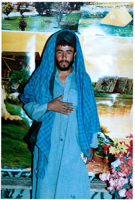 Οι Ταλιμπάν με μέικ απ και βαμμένα νύχια - Οι σπάνιες αλλά αληθινές φωτογραφίες θα εκτεθούν για πρώτη φορά
