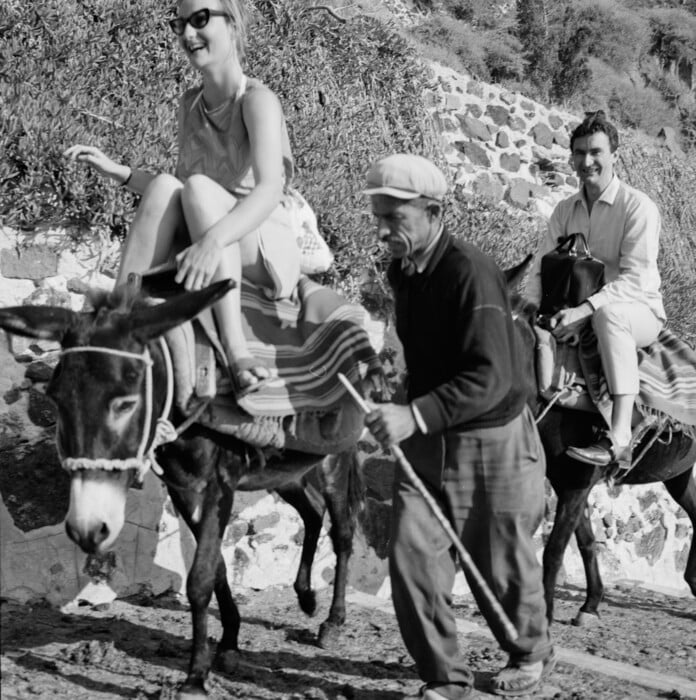 Γαϊδουράκια, θέα και τουρίστες στη Σαντορίνη του 1968