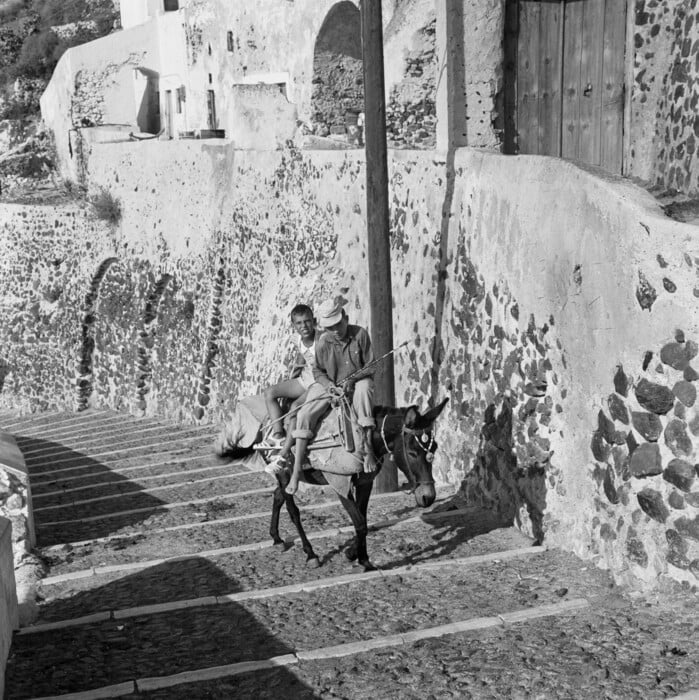 Γαϊδουράκια, θέα και τουρίστες στη Σαντορίνη του 1968