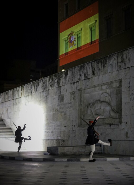 Στα χρώματα της Ισπανίας η Βουλή - Ως ένδειξη συμπαράστασης και αλληλεγγύης