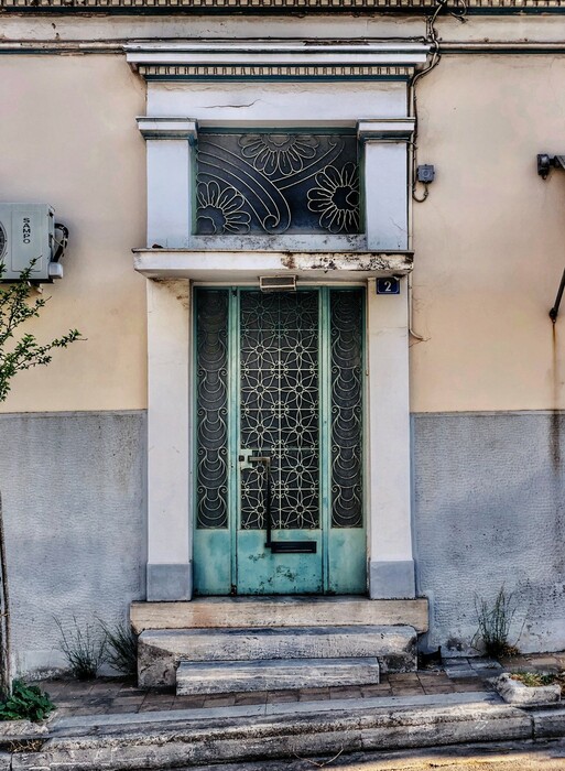 Οι αληθινά μοναδικές πόρτες της Αθήνας