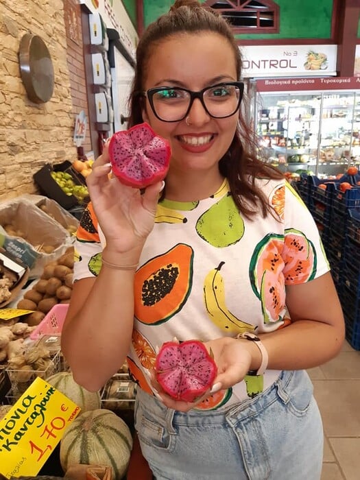 Εξωτικά dragon fruit που καλλιεργούνται 30χλμ από το κέντρο της Αθήνας