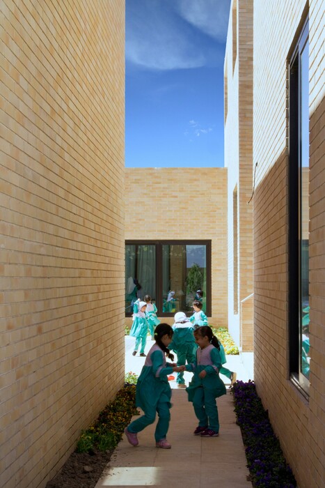 Ένα σχολείο στην έρημο του Ιράν
