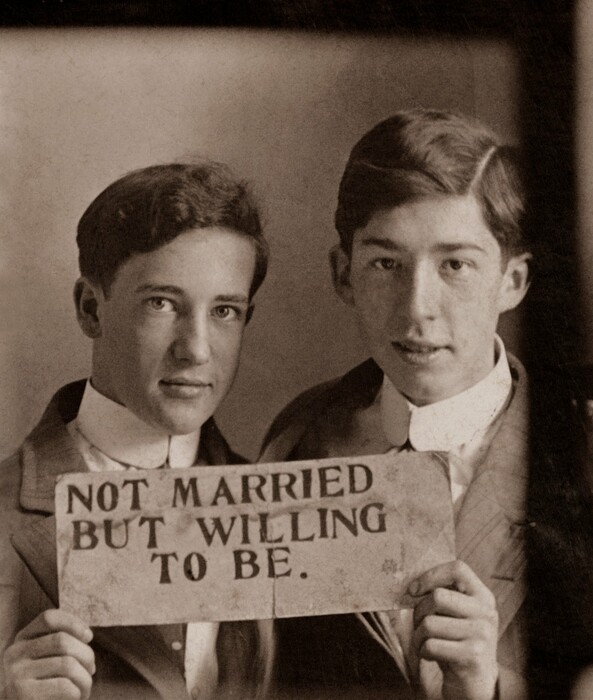 «Όχι παντρεμένοι· αλλά θα το θέλαμε»: Ερωτευμένοι άντρες από άλλες εποχές