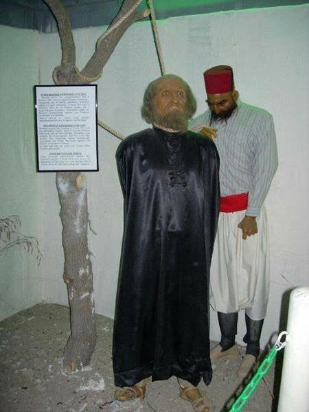 Το ανεπανάληπτο, κατά λάθος φρικιαστικό, μουσείο κέρινων ομοιωμάτων της Κύπρου!