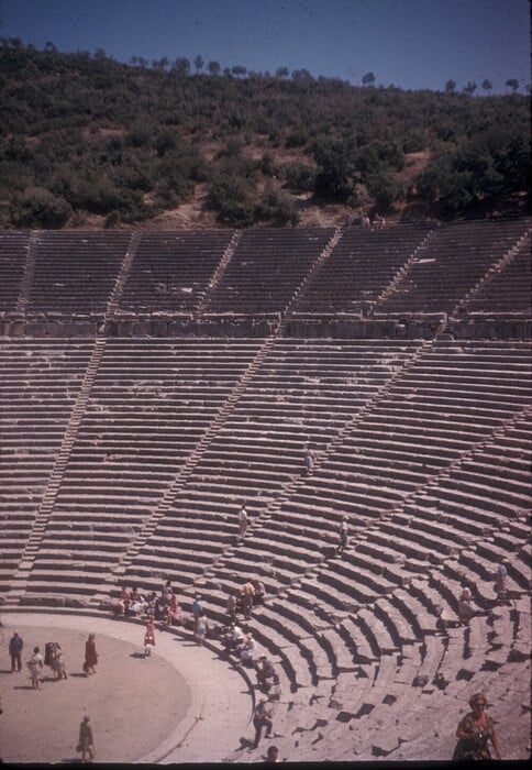 100 πολύτιμες και συγκινητικές φωτογραφίες από μια ανέμελη εκδρομή στην Ελλάδα του 1961