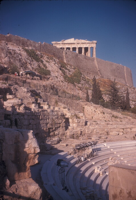 100 πολύτιμες και συγκινητικές φωτογραφίες από μια ανέμελη εκδρομή στην Ελλάδα του 1961