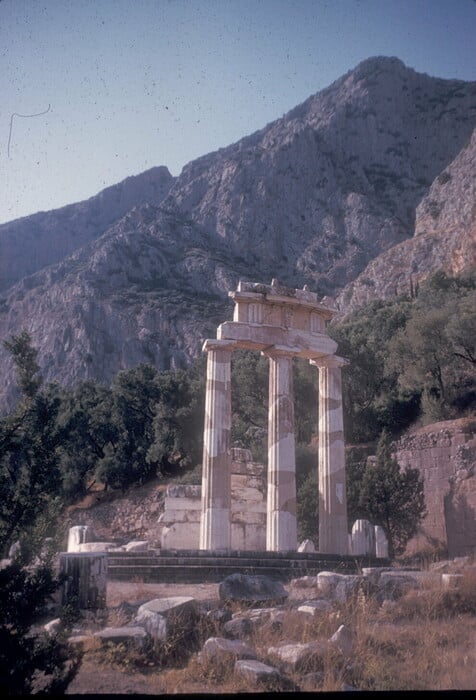 100 πολύτιμες και συγκινητικές φωτογραφίες από μια ανέμελη εκδρομή στην Ελλάδα του 1961