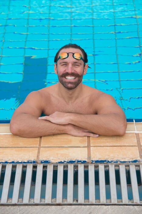 Αντώνης Τσαπατάκης: Ο παραολυμπιονίκης της κολύμβησης αφηγείται τη ζωή του στη LiFO