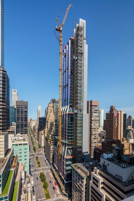 Ένας νέος ουρανοξύστης στη Νέα Υόρκη ολοκληρώνεται