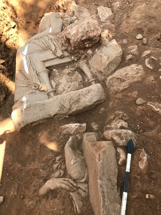 Η αναπάντεχη ανακάλυψη ενός μοναδικού επιτύμβιου μνημείου στην Παιανία