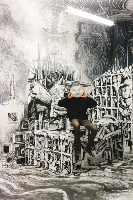 Αυτός ο street artist από το Μπαλί έχει φτιάξει ένα γιγαντιαίο mural 350 τ.μ. στη γκαλερί Σαρρή 12