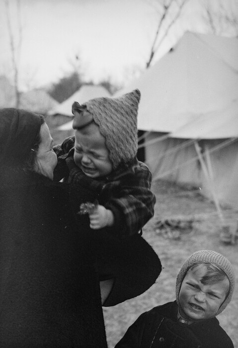 Πολωνοί πρόσφυγες που βρέθηκαν στο Ιράν το 1943