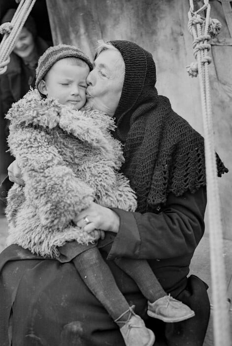 Πολωνοί πρόσφυγες που βρέθηκαν στο Ιράν το 1943