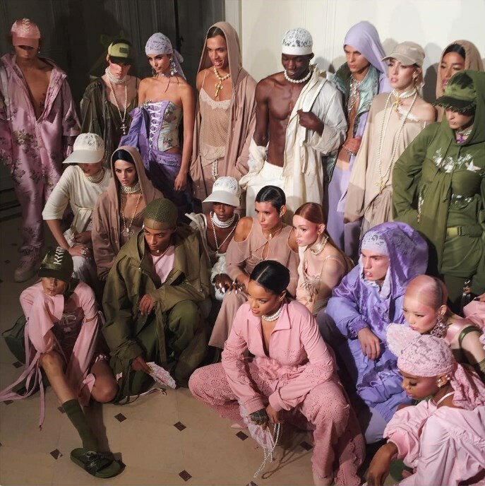 H Rihanna και η Puma x Fenty στο Παρίσι - Τα πολυτελή, αθλητικά ρούχα της Μαρίας Αντουανέτας
