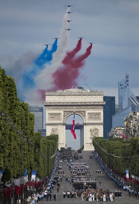 Η μεγαλειώδης παρέλαση στο Παρίσι για την επέτειο της Άλωσης της Βαστίλης