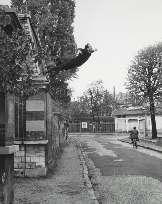 Yves Klein, ο άνθρωπος που ανακάλυψε ένα χρώμα