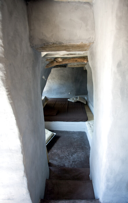 Πώς ένας στάβλος 100 ετών στην Τήνο μεταμορφώθηκε σε μίνιμαλ εξοχική κατοικία