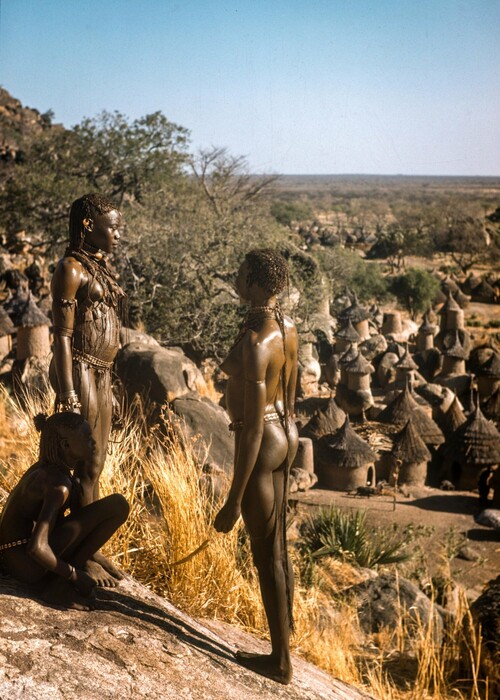 Οι Νούβιοι της υποσαχάριας Αφρικής για πρώτη φορά σε έγχρωμες φωτογραφίες του George Rodger (1949)