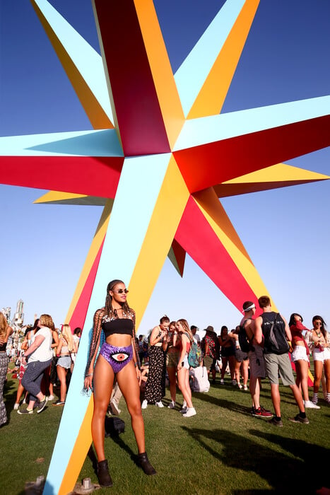 Κορίτσια και αγόρια του Coachella - Street style από το μεγάλο φεστιβάλ μουσικής στην Καλιφόρνια