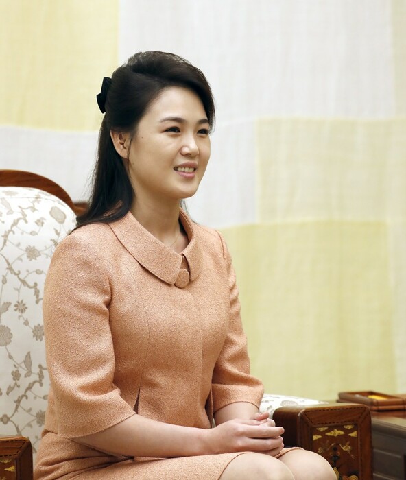 Γιατί ήταν τόσο σπάνιο αυτό που συνέβη σήμερα με την μυστηριώδη «Πρώτη Κυρία» της Β. Κορέας