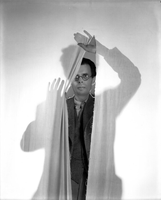 Cecil Beaton: Ο πολυτάλαντος δανδής που εστίασε στις μεγαλύτερες προσωπικότητες του 20ου αιώνα
