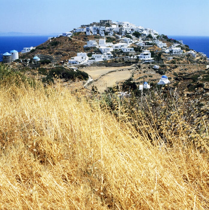 Σίφνος: Ήπια, όμορφη και αποθεωμένη