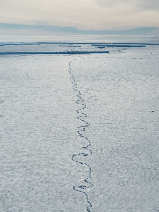 Δέος από τις πρώτες φωτογραφίες γιγαντιαίου παγόβουνου που αποκολλήθηκε στην Ανταρκτική