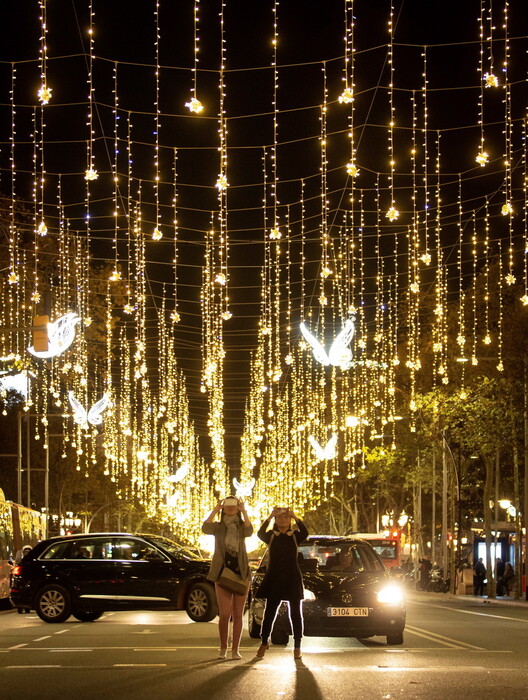 Μαγικά Χριστούγεννα με φωτογραφίες από υπέροχα στολισμένες πόλεις όλου του κόσμου