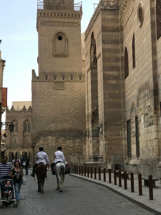 Η διάσημη αγορά Αλ Χαλίλι στο Κάιρο έρημη λόγω καραντίνας