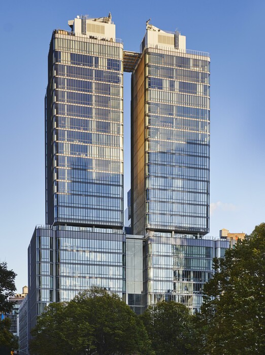 Μέσα στο ψηλότερο κτίριο κατοικιών του SoHo - Οι επιβλητικοί γυάλινοι πύργοι του Ρέντσο Πιάνο