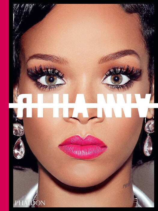 Αντί για νέο άλμπουμ, η Rihanna μόλις έβγαλε ένα βιβλίο για τη ζωή της