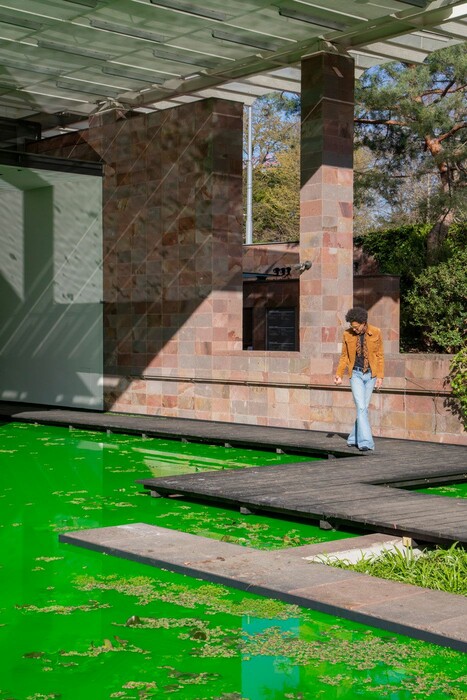 Όλαφουρ Ελίασον: 24 ώρες στη «φύση» του μουσείου σε μια εγκατάσταση του πιο συνειδητοποιημένου οικολογικού καλλιτέχνη