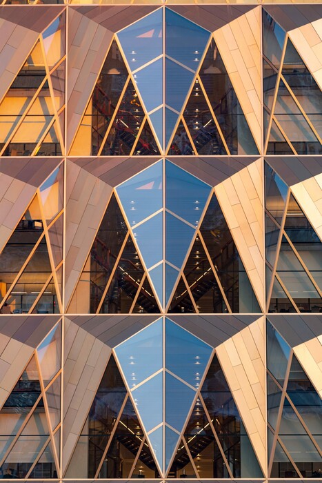 Ένας πύργος από χαλκό θεωρείται το ωραιότερο έργο της μακράς καριέρας του αρχιτέκτονα Νόρμαν Φόστερ