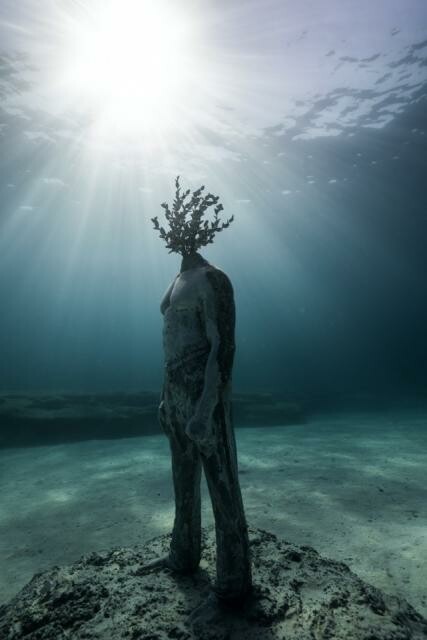 Τα βυθισμένα γλυπτά του Jason deCaires Taylor κοσμούν πλέον τα νερά της Αγίας Νάπας