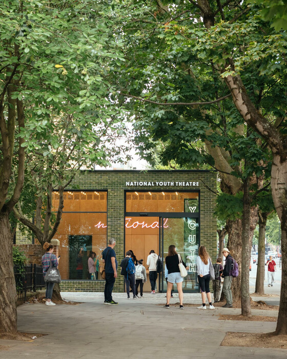 National Youth Theatre: Το πρώτο θέατρο νέων στον κόσμο μετά από μια γενναία ανακαίνιση έγινε αληθινά … καινούργιο
