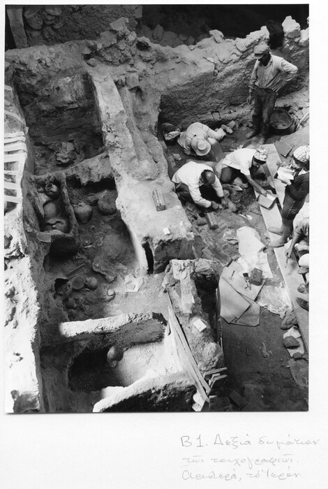 Ο αρχαιολογικός χώρος της Σαντορίνης μέσα από τις μοναδικές εικόνες του Σπύρου Μελετζή