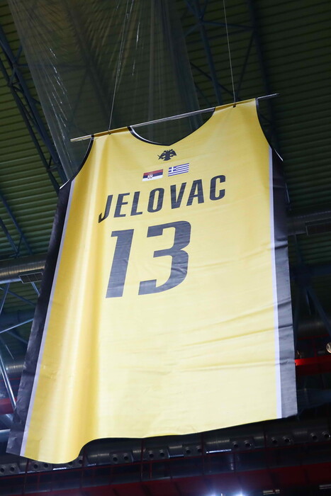 Η ΑΕΚ απέσυρε τη φανέλα του Στέφαν Γέλοβατς- Δακρυσμένοι οι παίκτες